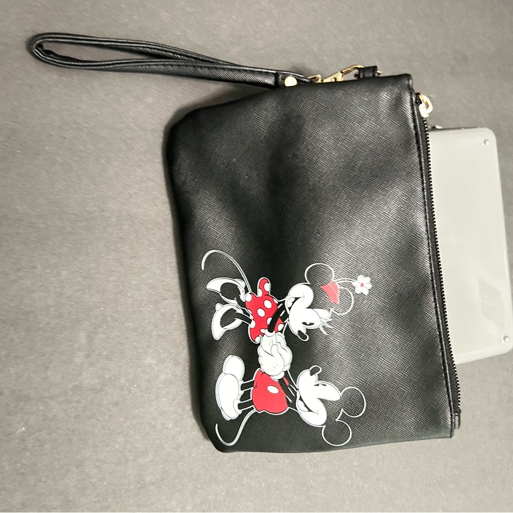 Disney Mickey and Minnie wristlet EUC